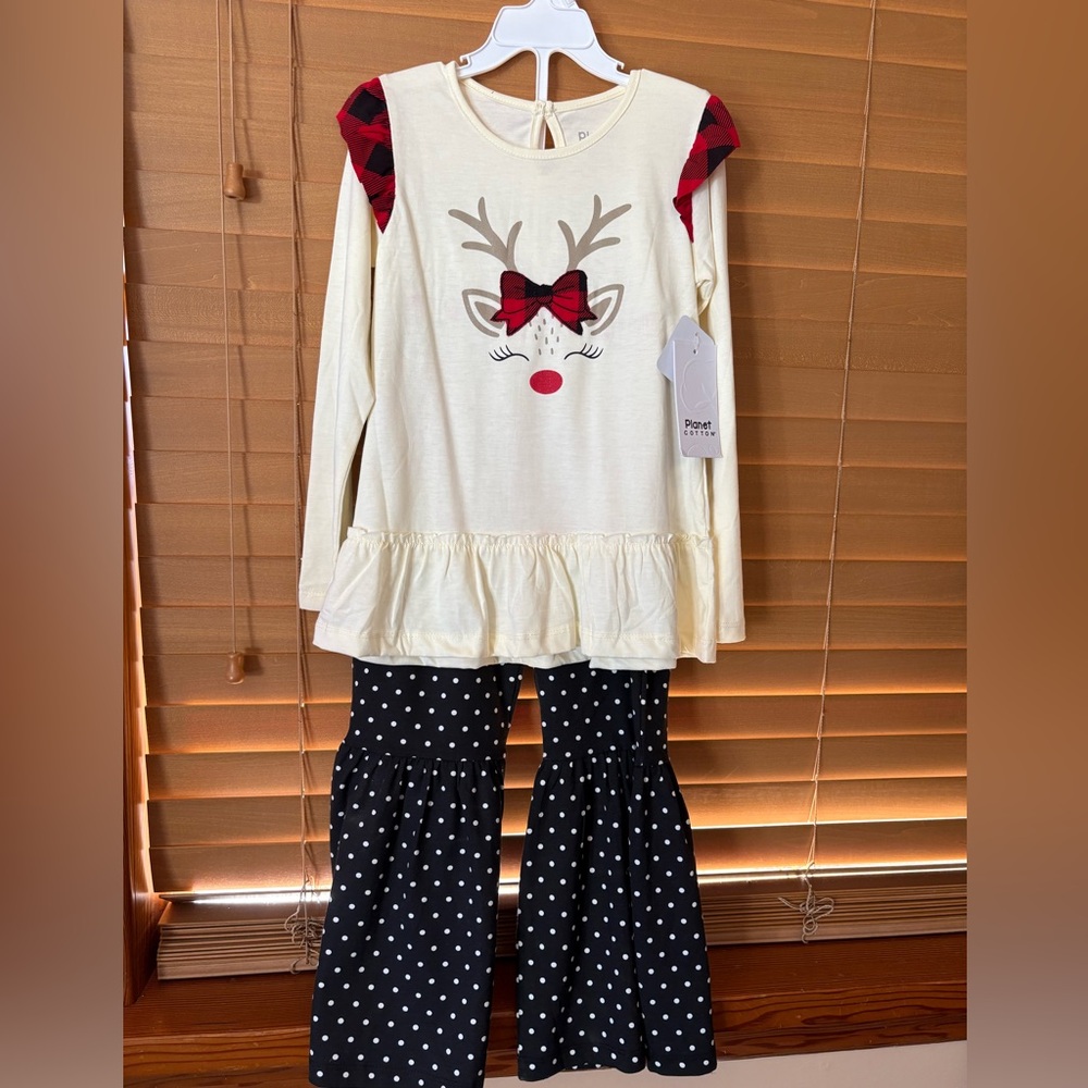 Holiday NWT Cream and Black Reindeer 2 pieces set, top and bottom. Size 6X